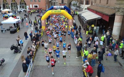 Mille persone colorano il centro con Vivicittà