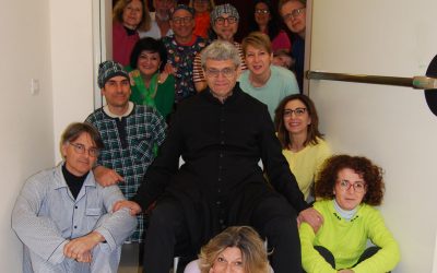 “La porta l’è sempar verta”: a Santa Maria Maddalena la commedia musicale degli “Incoscienti per scelta”