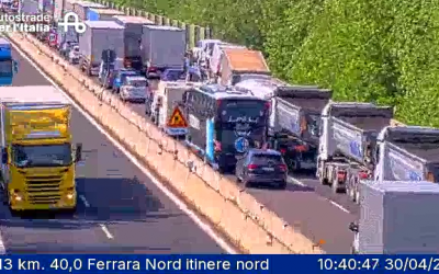 Tamponamento in A13, 4km di coda