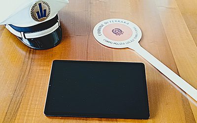 Fermato dopo uno spinello, scoperto con tablet rubato e ordine di espulsione