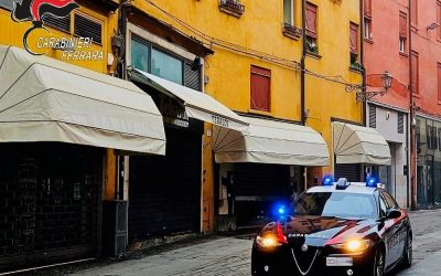 Ruba al supermercato e schiaffeggia il direttore: arrestata e condannata