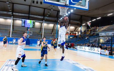 Adamant, rimonta e vittoria: gara 1 è biancazzurra