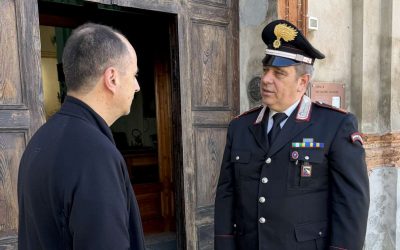 Rubano la statua di Gesù e un ex voto in chiesa, incastrate dalle telecamere