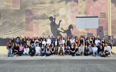 Un murales per sognare: studenti e artisti trasformano la palestra di Poggio