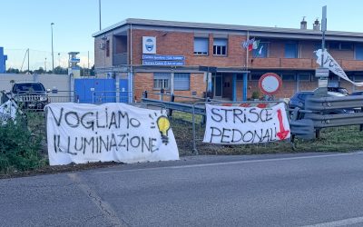 Via Copparo, la protesta dei residenti: “Qui si rischia la vita ogni giorno”