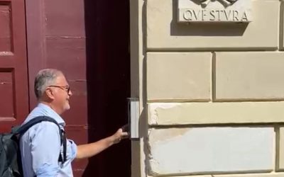 Alan Fabbri lascia un foglio ‘particolare’ sui banchi dell’opposizione. Anselmo: “Questa è intimidazione”
