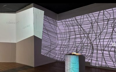 “Tramas”, alla Galleria del Carbone l’arte di Mery Godigna Collet tra memoria, linguaggio e tecnologia