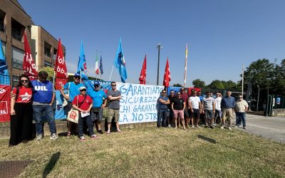 Vigili del Fuoco in sciopero: adesione quasi totale al presidio davanti alla caserma