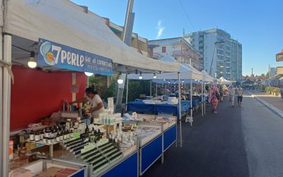 Tornano i mercatini serali dei Lidi di Comacchio: appuntamento ogni sera fino a settembre