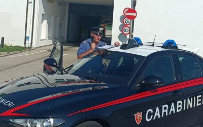 Minaccia di buttarsi dal balcone, poi semina il caos in ospedale