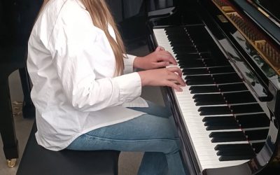 PianoEstense 2026: Liudmyla, 11 anni, dall’Ucraina a Ferrara, la musica come rifugio