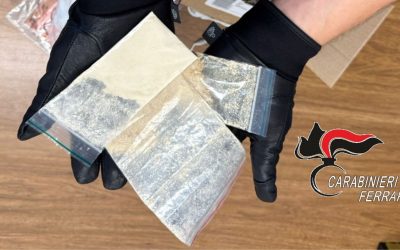 Barricato in casa con la ‘droga del cannibale’