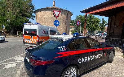 Litiga per la fila in farmacia. Gli sferra una testata e scappa