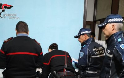 Ospitavano cinque connazionali senza averlo dichiarato. Sanzioni per 10mila euro