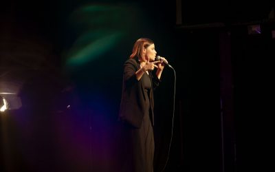 L’arena estiva del Centro Culturale Slavich si anima con cene al buio, musica e stand up comedy