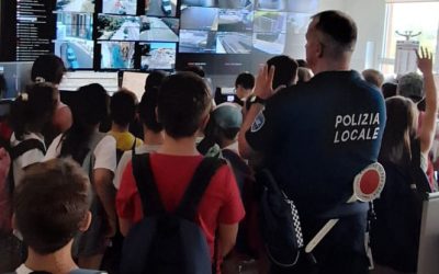 Una mattinata di sicurezza e legalità per 60 ragazzi al comando della Polizia Locale