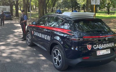 Aggredisce i Carabinieri, la fuga termina nell’androne di un edificio