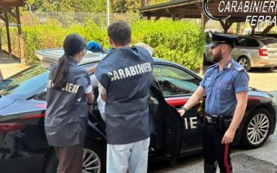 “Metta i gioielli in un sacchetto”: la vittima chiama i veri carabinieri, preso il truffatore