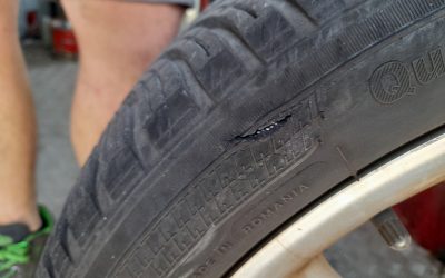 Gomme tagliate nel parcheggio della Coop Doro, la segnalazione di un lettore: “Ho trovato lo pneumatico danneggiato”