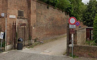 Sottomura di via Bologna, arriva la pavimentazione in “terra solida”