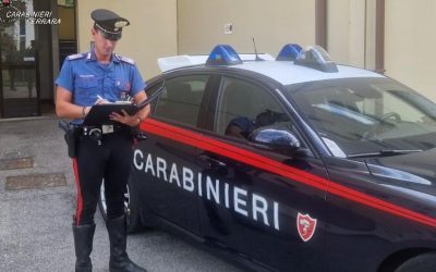 Violenza in via Bologna. Lancia un bicchiere in testa alla moglie e la frusta con un cavo