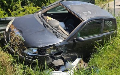 Vespa schiacciata dall’auto, ferito il centauro