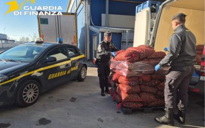 Importazione illegale di vongole, ai domiciliari un condannato per reati di mafia