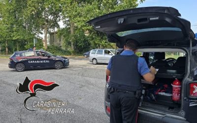Controlli dei carabinieri tra Argenta e Portomaggiore: armi in auto, droga e illeciti ambientali