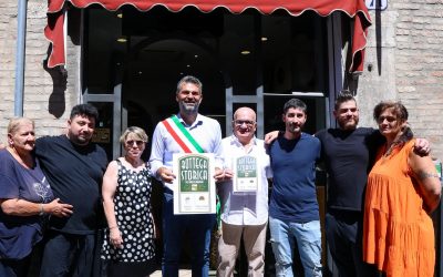 Ottant’anni di storia premiati: la Pizzeria Giuseppe riceve la targa di Bottega Storica