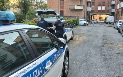 Dormono nel parchetto. Daspo urbano di quarantotto ore per tre senzatetto