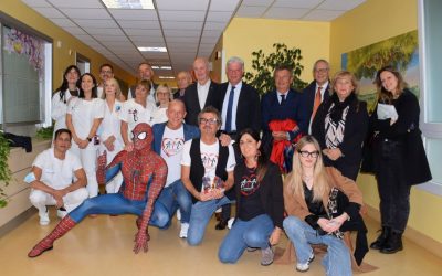 “Supereroi per la vita”, completata la donazione alla pediatria del Sant’Anna