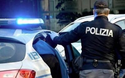 Aggredisce due poliziotti durante un controllo, arrestato per resistenza e lesioni