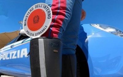 Sicurezza stradale, 53 patenti ritirate e 300 infrazioni: 37 automobilisti sorpresi al telefono