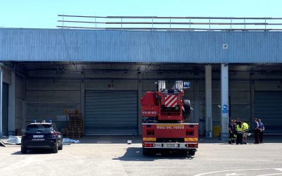 Infortunio sul lavoro. Operaio cade dal tetto di un capannone