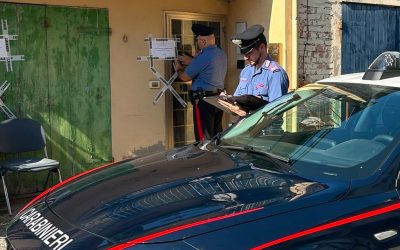 Cento, anziano trovato morto in casa da mesi. Indagano i carabinieri