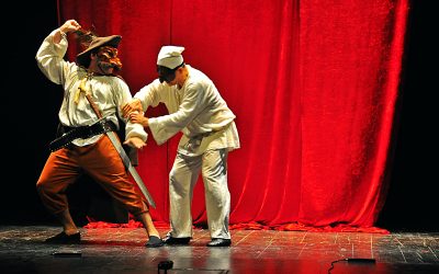 Pulcinella entra in carcere: a Ferrara uno spettacolo tra rito, follia e poesia