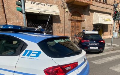 Lite in strada in via Cittadella tra barista e avventori
