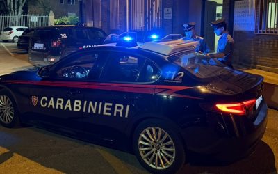 Guida a zigzag e rifiuta l’alcoltest: denunciato 31enne. La passeggera dà false generalità: arrestata