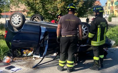 Auto contro platano, tragedia sfiorata a Porotto