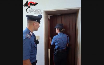 Carabinieri trovano una famiglia senza cibo e acquistano beni di prima necessità