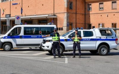 Trasporto abusivo e falso minorenne: doppio intervento della Polizia Locale in stazione