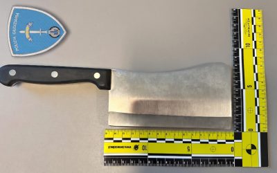 In fuga con la droga e una mannaia: fermato dalla Polizia Locale