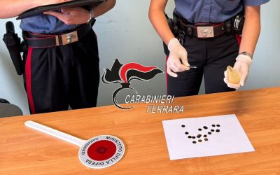 In tasca 140 dischetti di droga sintetica
