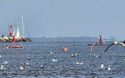 Remi alzati e fischietti sul mare, anche i Lidi ricordano Fabrizio Valente