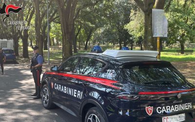 Fuga in monopattino, poi la colluttazione con i Carabinieri in mezzo alle auto in transito