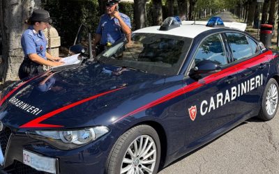 Ubriaco molesta i clienti di un bar, poi aggredisce i Carabinieri