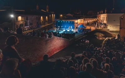 Comacchio, corsa ai biglietti per il concerto di Pavarotti: ultimi posti disponibili per “Tutto nel mondo è burla”