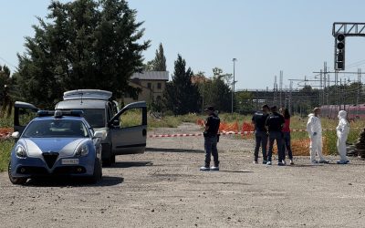Giovane donna trovata morta alla stazione di Ferrara: indagini in corso