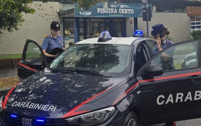 Sorpreso a dormire nel dehors della piscina comunale con l’hashish: denunciato