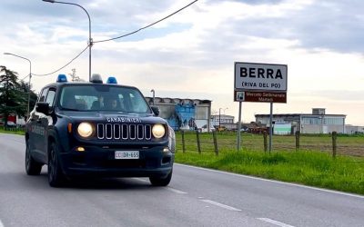 Le affida figli e casa, lei punta ai gioielli: denunciata per furto la babysitter